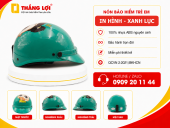 Nón bảo hiểm trẻ em màu xanh lục có in hình