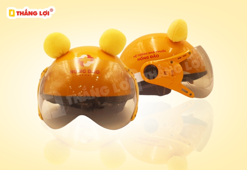 Nón bảo hiểm nửa đầu có kính in logo hệ thống nhà thuốc Hồng Đào