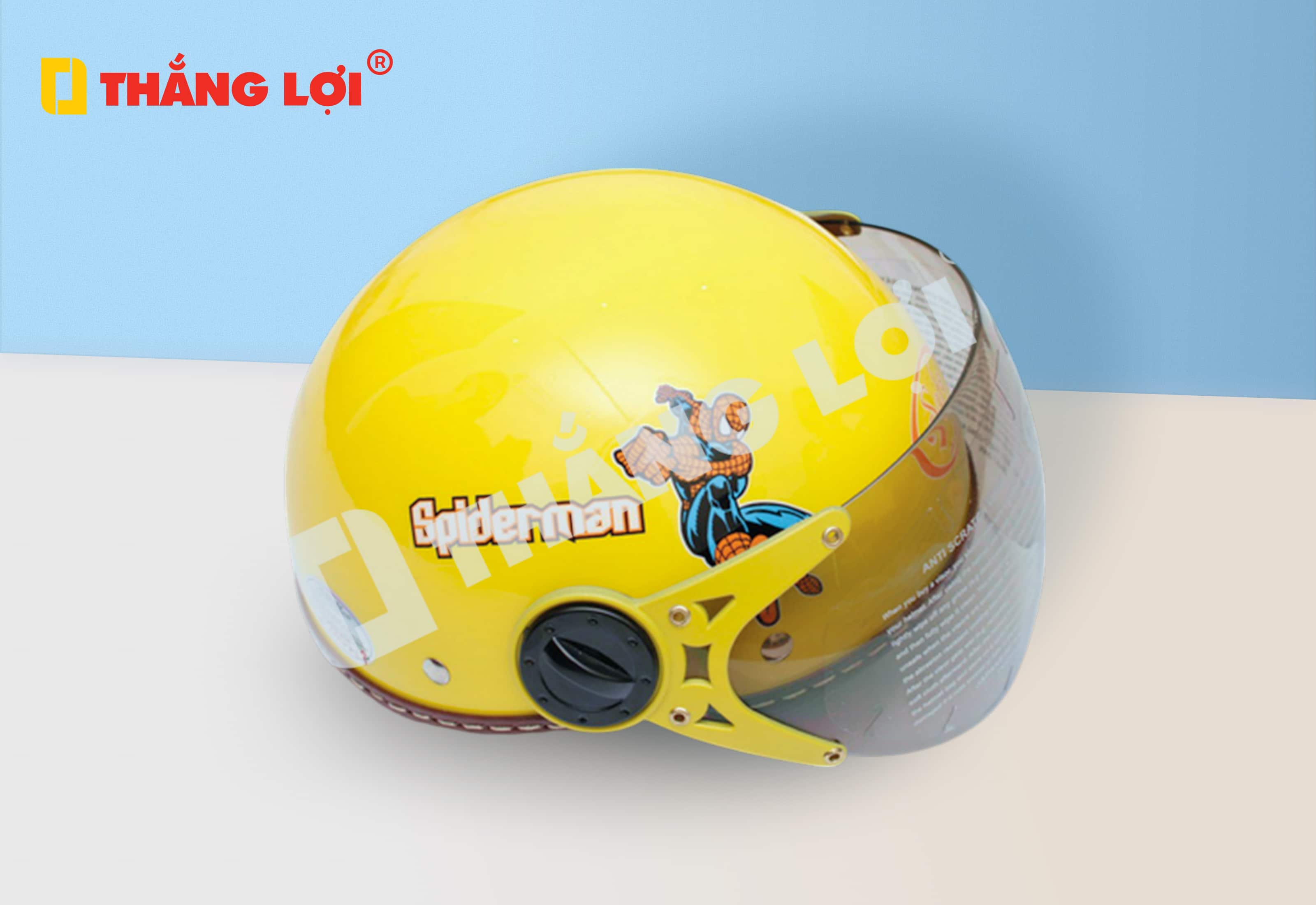 nón bảo hiểm trẻ em màu vàng có kính spiderman