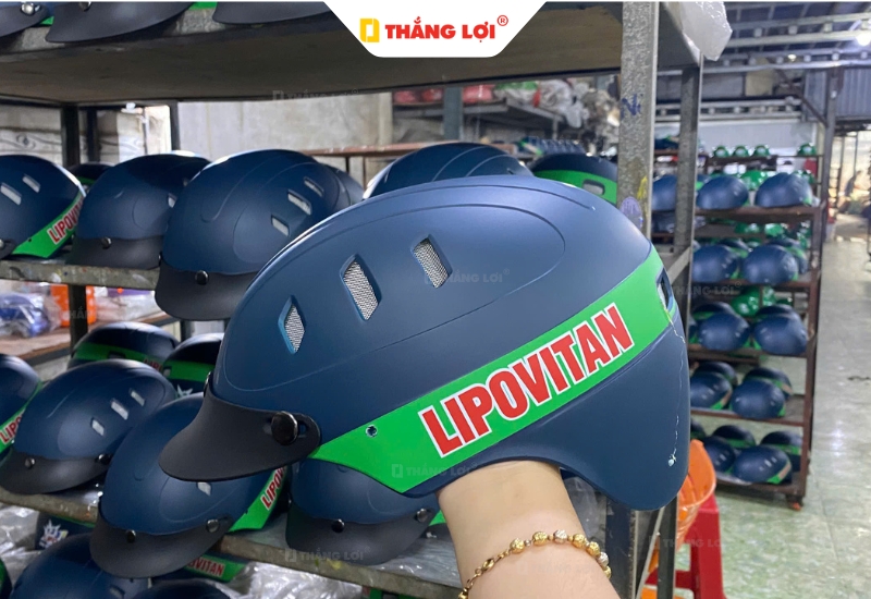 Đặc điểm thiết kế của Mũ nón bảo hiểm in logo nước tăng lực Lipovitan