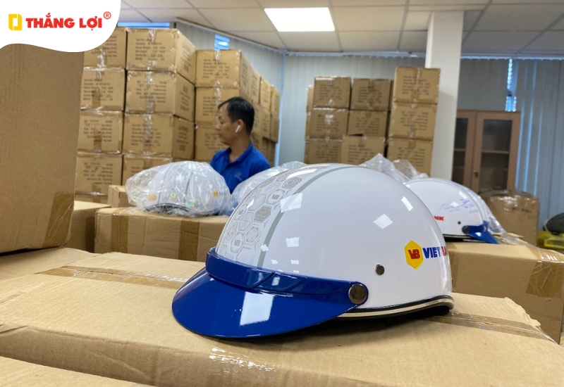 Tiến hành đóng hàng và giao cho khách hàng