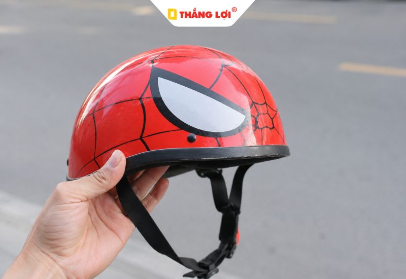Nón bảo hiểm đồ chơi vỏ mỏng cho bé sẽ không được phép đội