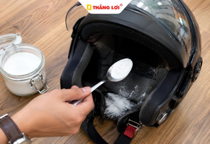Cách khử mùi hôi mũ bảo hiểm bằng Baking Soda đơn giản