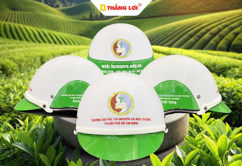 Trường đại học HCMUNRE marketing bằng cách tặng quà in logo thương hiệu