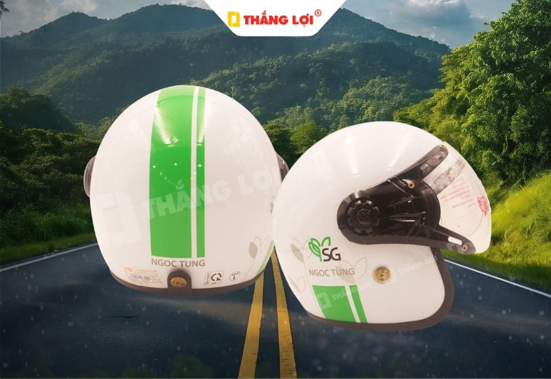 Nón bảo hiểm 3/4 Sài Gòn Ngọc Tùng có kính chắn gió