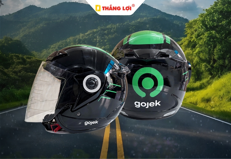 Nón bảo hiểm 3/4 công ty vận chuyển Goiek có kính dài chắn gió