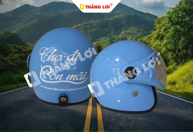 Nón bảo hiểm 3/4 màu xanh dương có kính chắn gió màu đen cực phù hợp