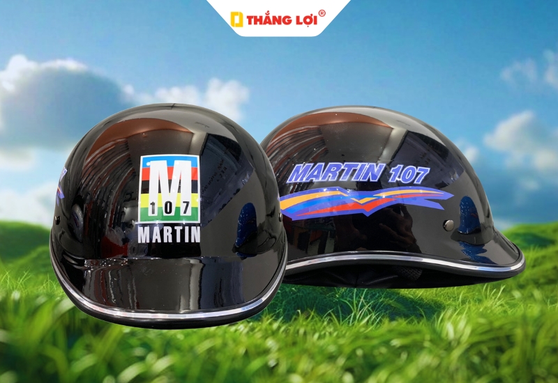 Nón bảo hiểm đen bóng in logo Martin 107