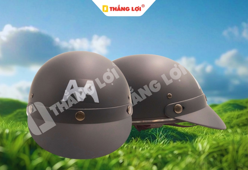Nón bảo hiểm màu đen tuyền in logo Naaco