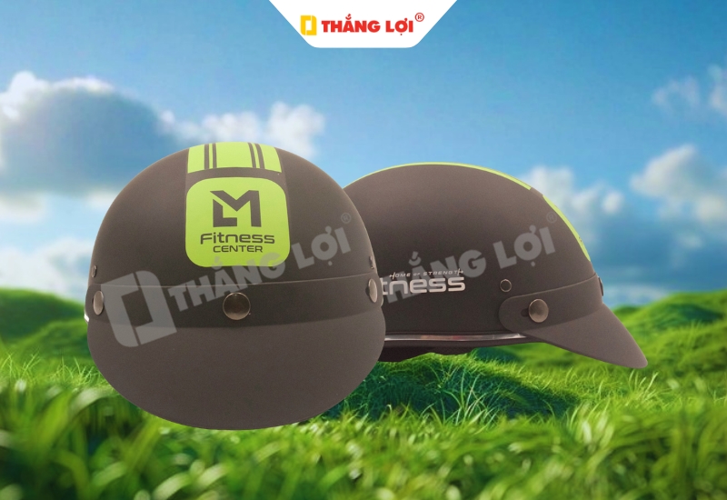 Nón bảo hiểm màu sọc xanh lá in logo Fitness Center