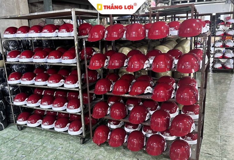 Công ty sản xuất mũ bảo hiểm in logo màu đỏ