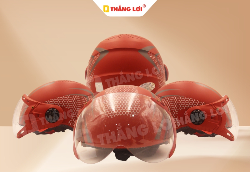 Mẫu nón bảo hiểm màu đỏ có kính doanh nghiệp