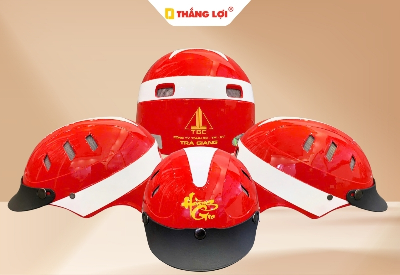 Mẫu nón bảo hiểm màu đỏ cho doanh nghiệp Trà Giang