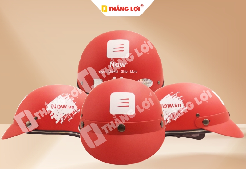 Mẫu nón bảo hiểm màu đỏ cho đơn vị vận chuyển Now