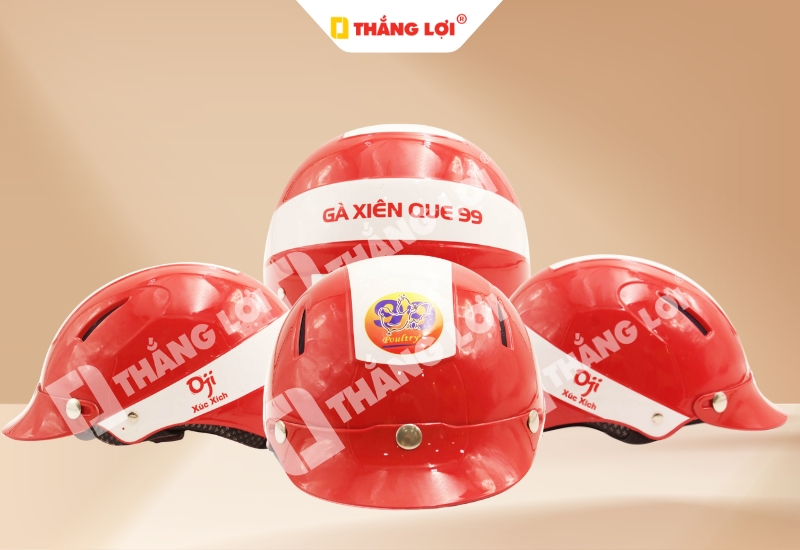 Mẫu nón bảo hiểm màu đỏ in logo Gà xiên que 99