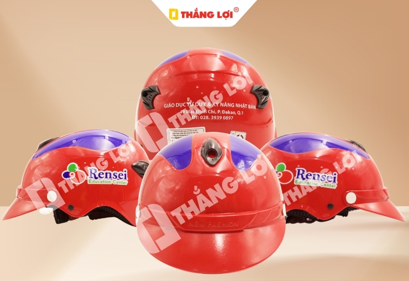 Mẫu nón bảo hiểm màu đỏ in logo giáo dục tư duy Rensei Education Center