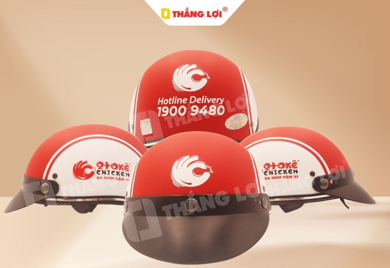 Mẫu nón bảo hiểm màu đỏ in logo Otoke Chicken