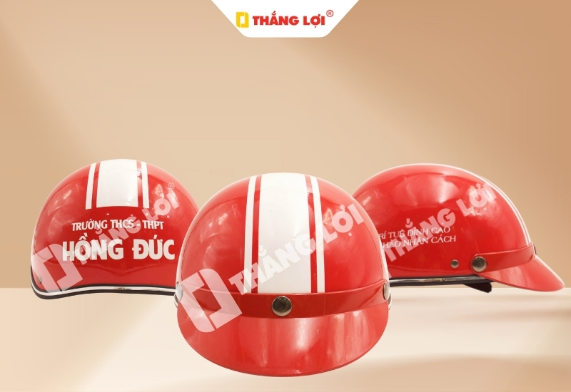 Mẫu nón bảo hiểm màu đỏ in logo trường THCS - THPT Hồng Đức