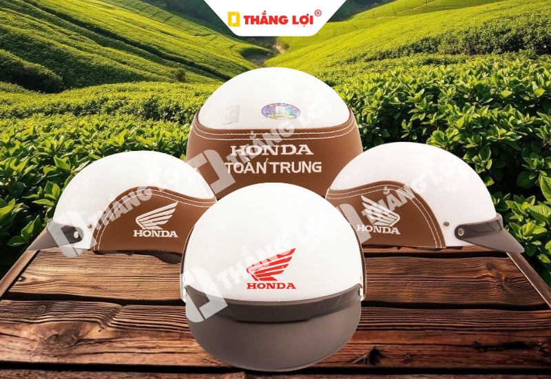 Mẫu nón bảo hiểm màu trắng in logo Honda Toàn Trung
