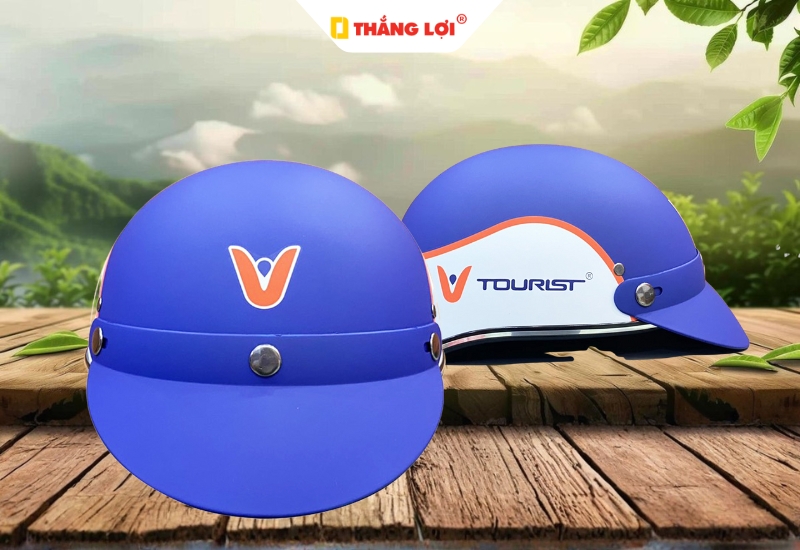 Mẫu nón bảo hiểm màu xanh in logo đơn vị Du lịch VTourist