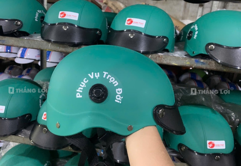 Hướng dẫn đặt nón xanh lá và in logo tại Thắng Lợi