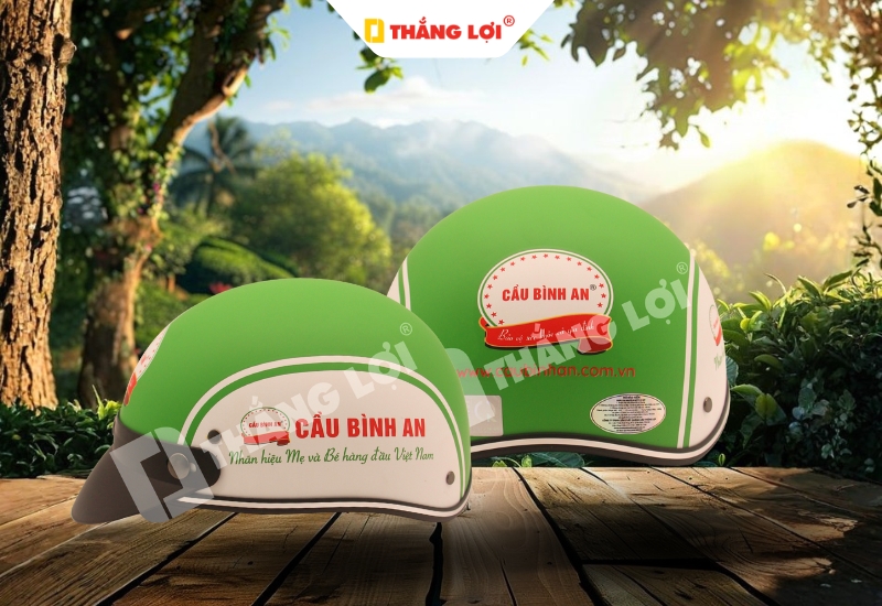 Mẫu nón bảo hiểm màu màu xanh lá cho thương hiệu mẹ và bé Cầu Bình An