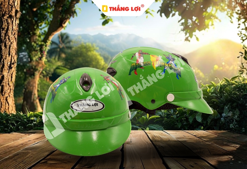 Mẫu nón bảo hiểm trẻ em siêu nhân màu xanh lá
