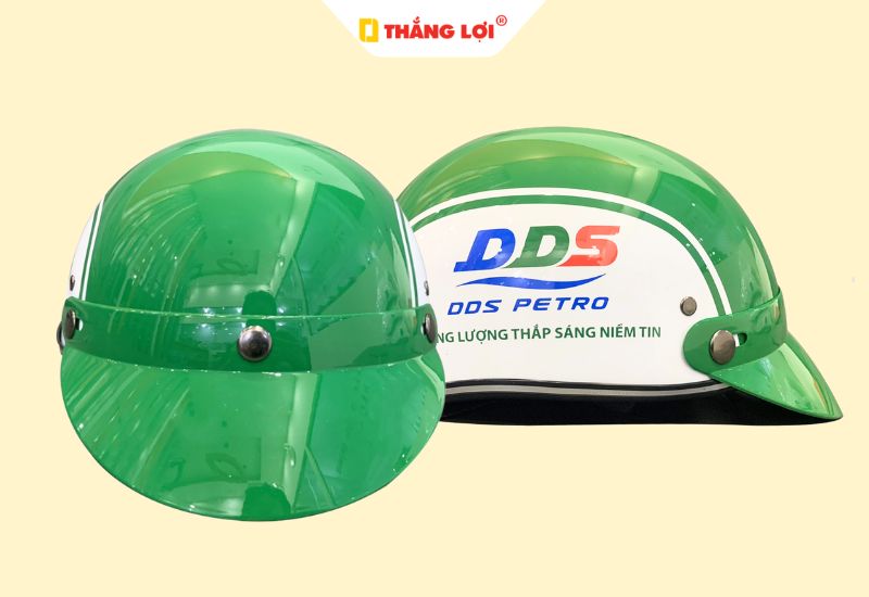 Mũ bảo hiểm xanh lá cây tương sinh với mệnh Hỏa