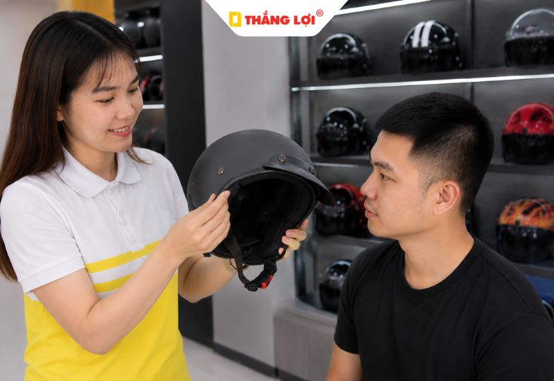 Kiểm tra chất lượng mũ bảo hiểm size XL cho đầu to