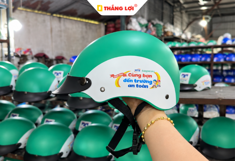 Nón bảo hiểm trẻ em giá sỉ đa dạng mẫu cho cửa hàng