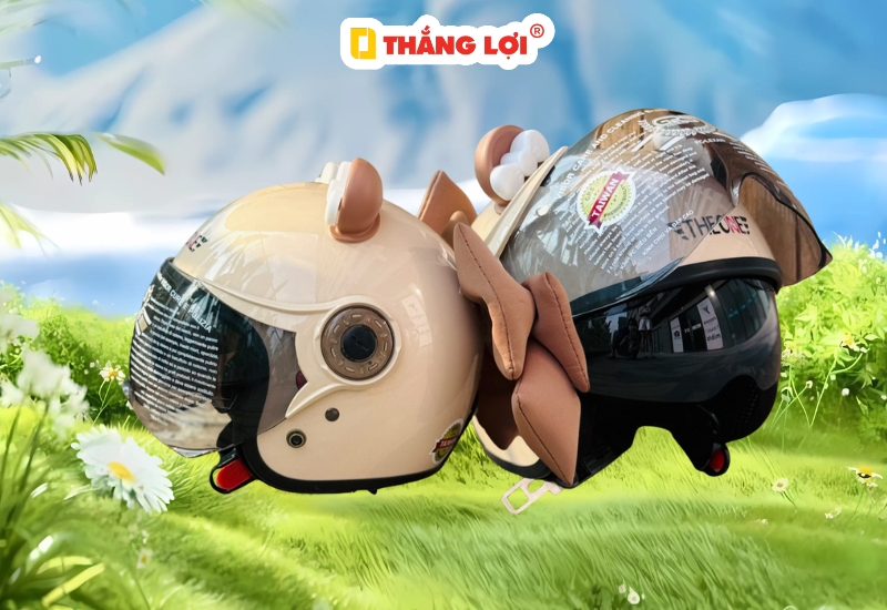 Mũ bảo hiểm tai gấu có nơ màu vàng