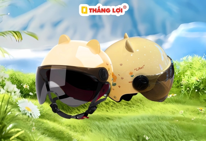 Mũ bảo hiểm tai gấu màu vàng có kính