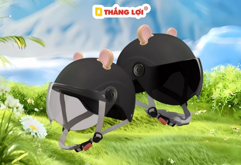 Nón bảo hiểm tai gấu màu đen có kính