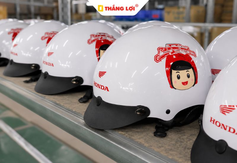 Công nghệ in logo trên nón bảo hiểm trẻ em sắc nét bền màu