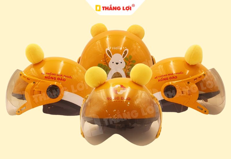 Mũ bảo hiểm cho bé in logo Nhà thuốc Hồng Đào