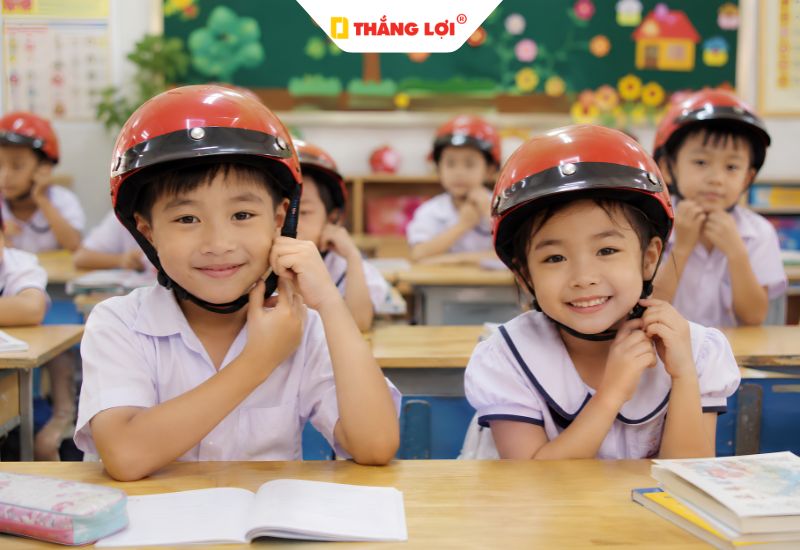 Nón bảo hiểm cho học sinh in logo trường học theo yêu cầu