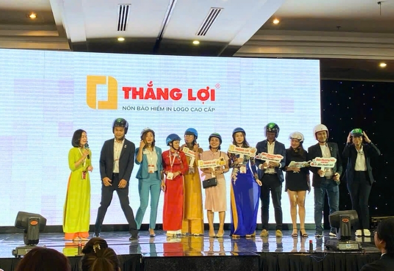 non-bao-hiem-in-logo-lam-qua-tang