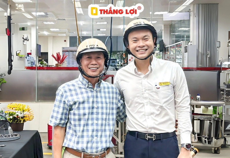 quà tặng sinh nhật công ty trao tặng tạo cảm xúc