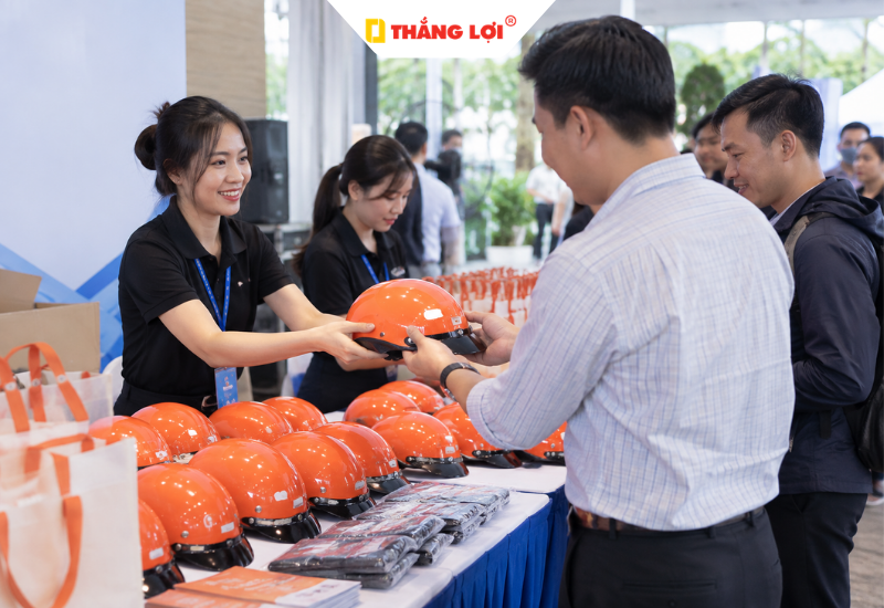 Quà tặng sự kiện doanh nghiệp mang lại giá trị gì cho thương hiệu
