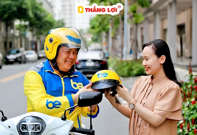 đơn vị vận chuyển thường sử dụng nón bảo hiểm in logo giúp lan tỏa an toàn giao thông