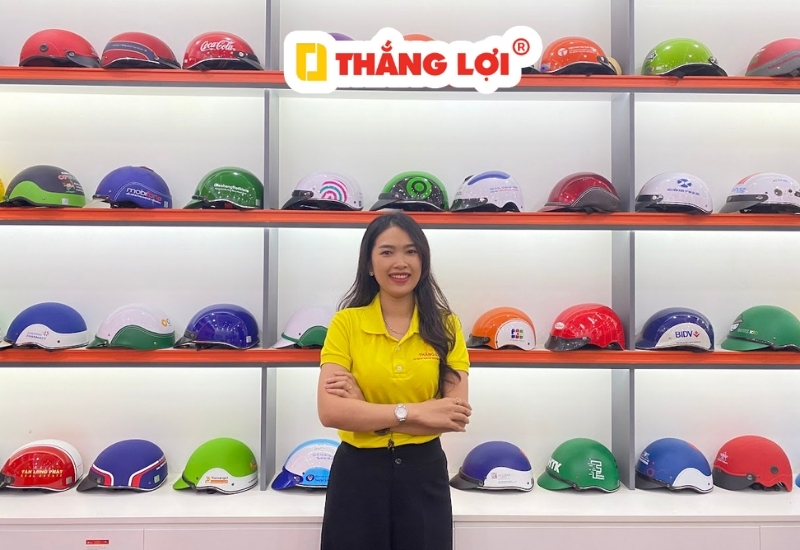 Trung tâm Tiếng Anh  nhận được gì khi lựa chọn nón bảo hiểm in logo?